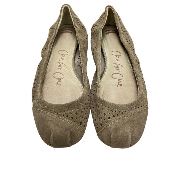 Toms Beige Taupe Casual Flats Boho Slip On Loafers Laser Cut Outs Shoes sz 8 - Picture 5 of 16